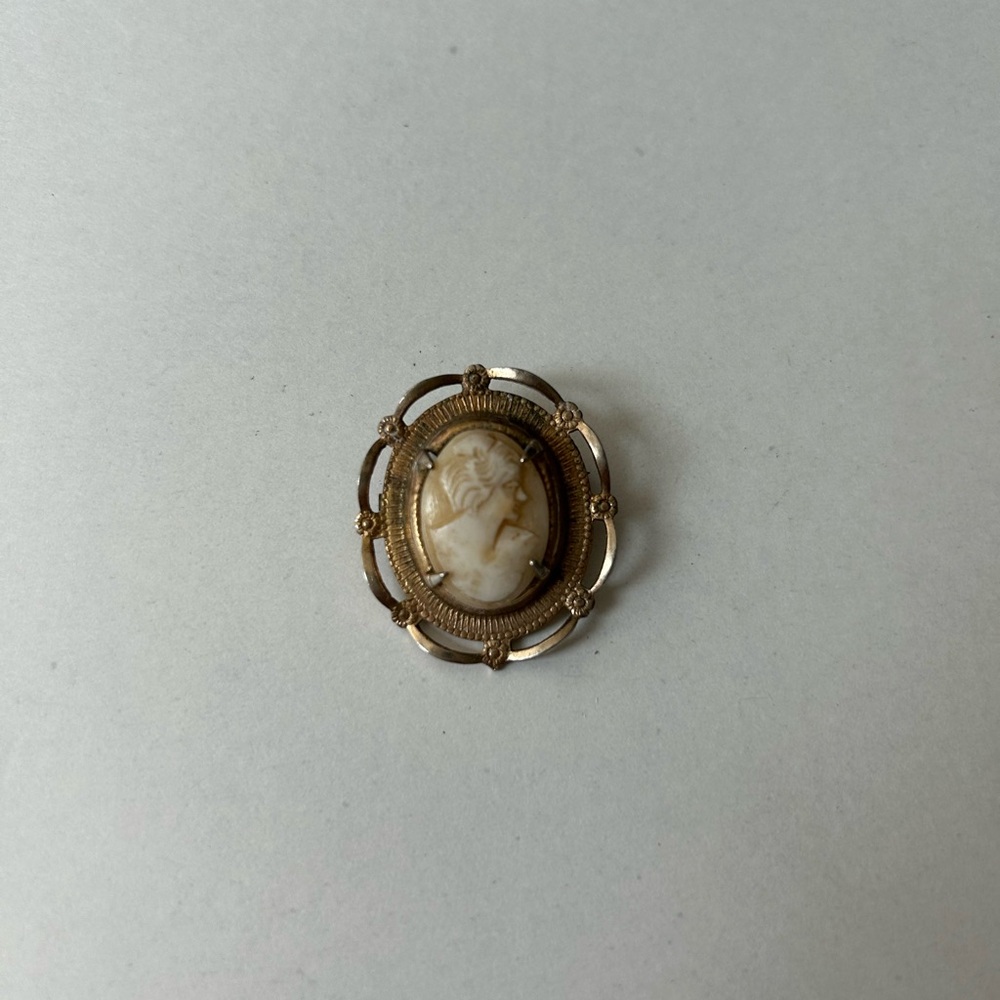 Elegant Gold Cameo Brooch